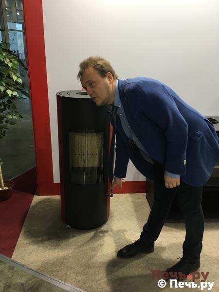 Директор по экспорту компании Supra salon_kaminov_2017_18.jpg