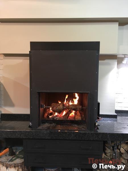 Brunner с вертелом salon_kaminov_2017_65.jpg