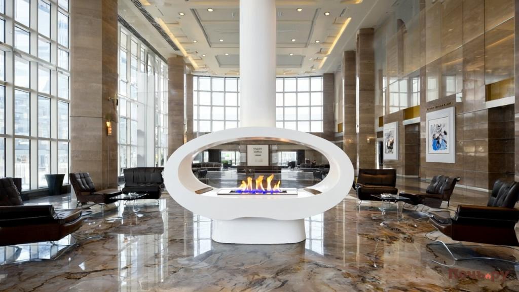 Gen4 биокамин стоит в большом холле бизнес центра 3604496994.jpg